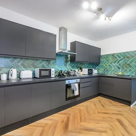 *rd7h*for Your Relaxed & Cosy Free Parking Homestay Leeds (West Yorkshire)